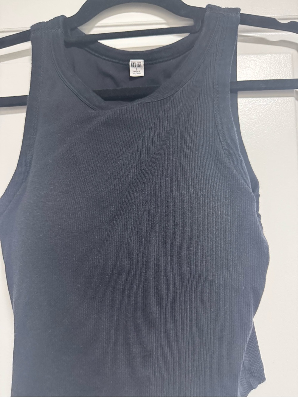 Uniqlo Black Ribbed Crop Tank Top - Picture 2 of 3